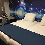 Kyriad Poitiers Jules Verne Site Du Futuroscope Hotel 3*