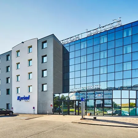 Kyriad Poitiers Jules Verne Site Du Futuroscope