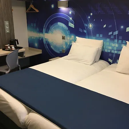Kyriad Poitiers Jules Verne Site Du Futuroscope Otel 3*
