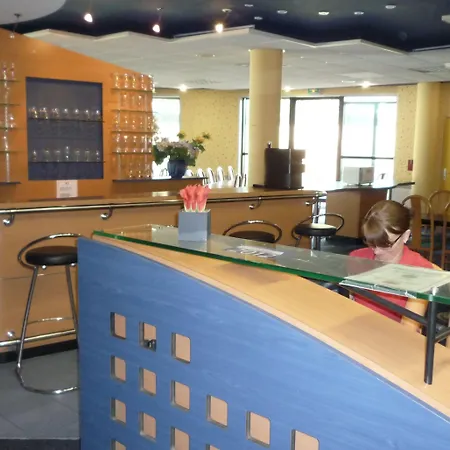 Kyriad Poitiers Jules Verne Site Du Futuroscope Hotel 3*