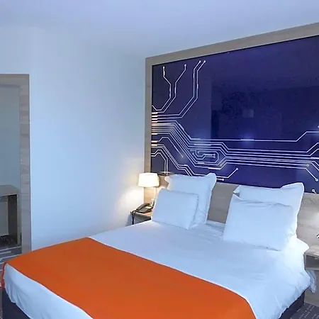 Kyriad Poitiers Jules Verne Site Du Futuroscope Отель 3*