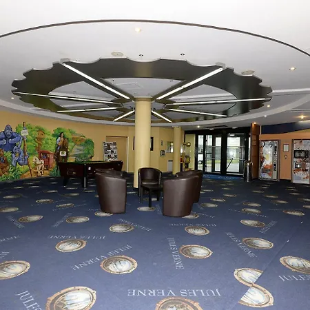Kyriad Poitiers Jules Verne Site Du Futuroscope 酒店