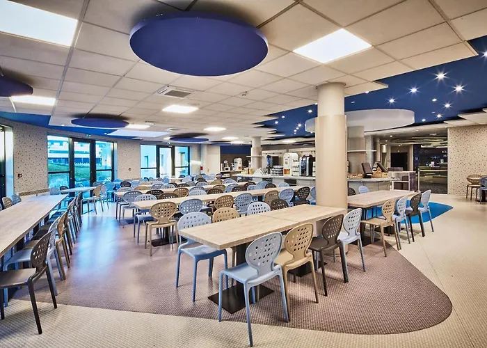 Kyriad Poitiers Jules Verne Site Du Futuroscope Hotel 3*