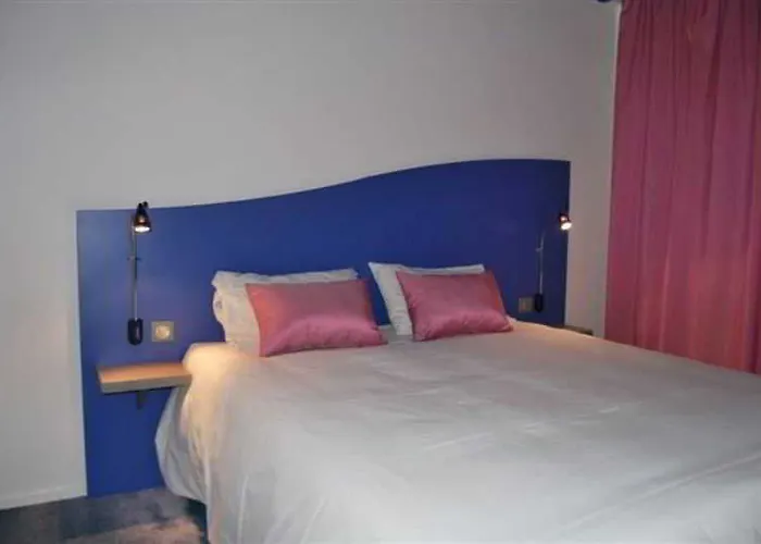 Kyriad Poitiers Jules Verne Site Du Futuroscope Hotel 3*