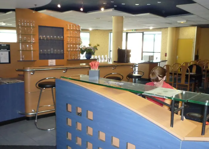 Kyriad Poitiers Jules Verne Site Du Futuroscope Hotel 3*